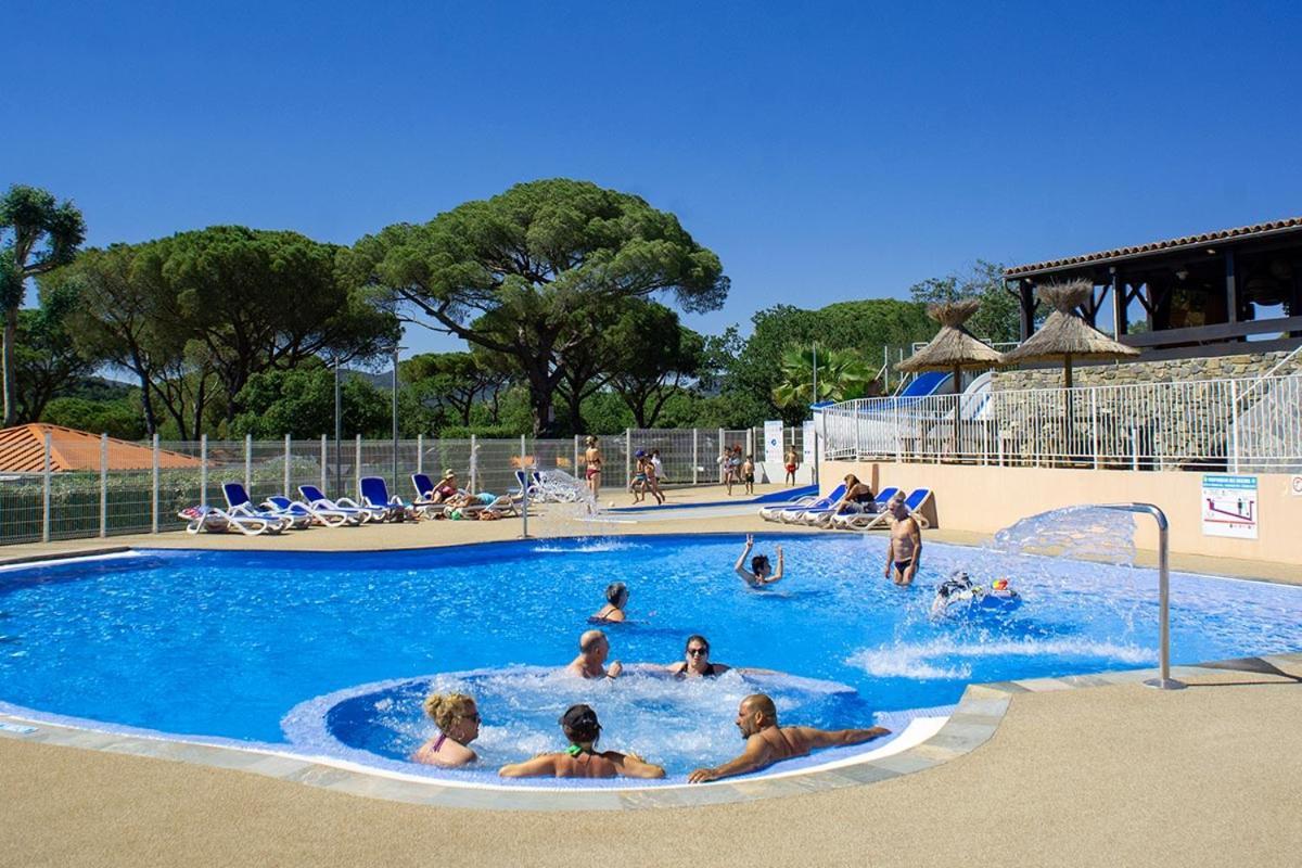 Bungalow Luxe 3 Chambres Surplombant Le Golf De St Tropez Gassin Luaran gambar